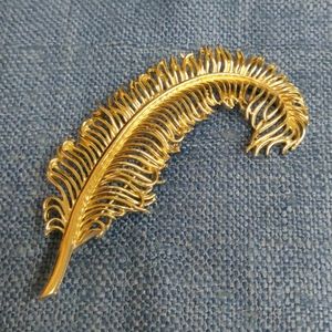 VTG 50's Coro feather brooch (#176)